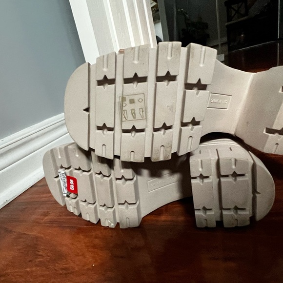 Baby pink fuzzy platform boots - Picture 4 of 4